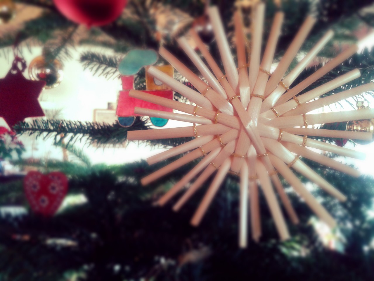 Früher war auch nicht mehr Lametta. Schamel wünscht frohe Weihnachten.