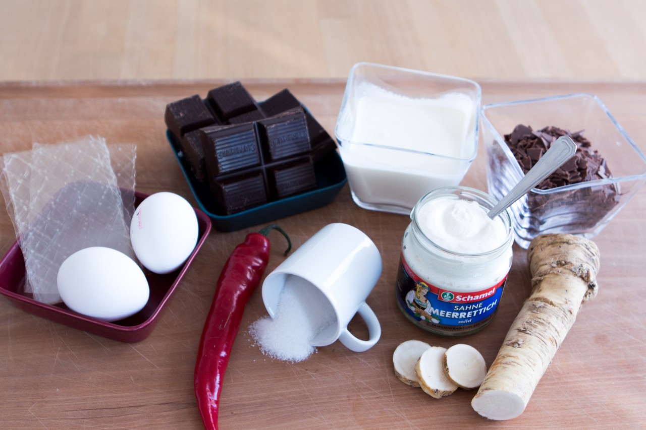 Zutaten: Meerrettich-Schoko-Chili-Mousse.