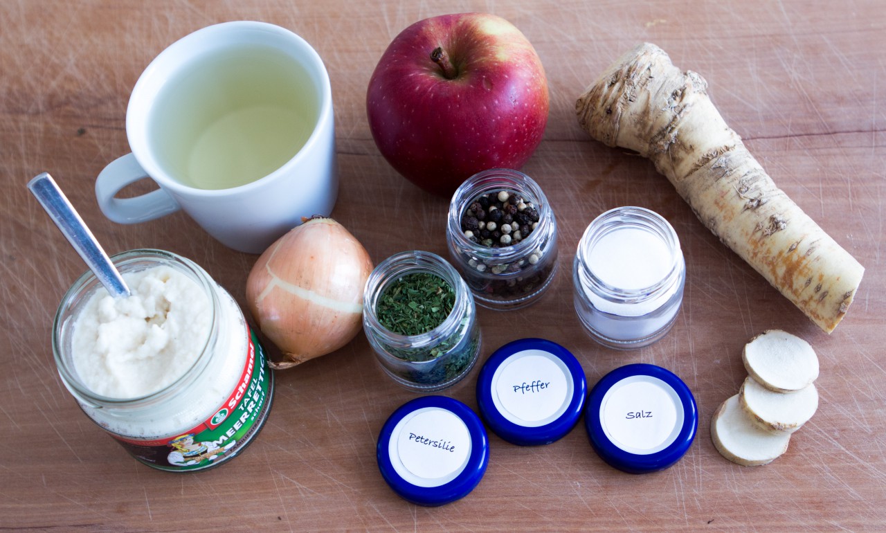 Zutaten: Apfel-Meerrettich-Suppe.