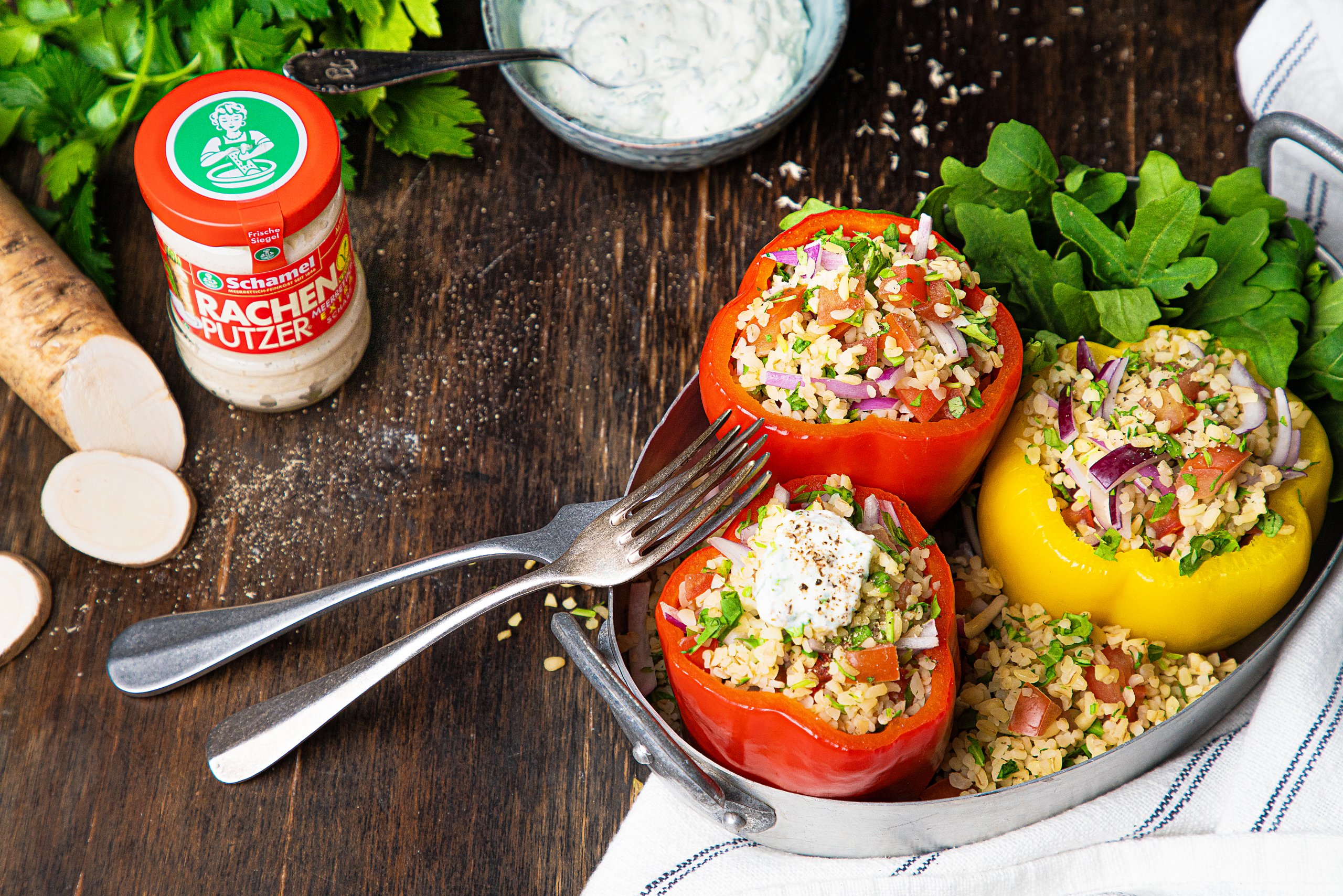 Gefüllte Paprikaschoten mit Ricotta, Rucola und Meerrettich