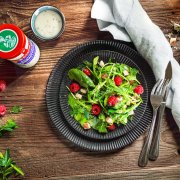 Rucola-Salat mit Himbeeren und Meerrettich
