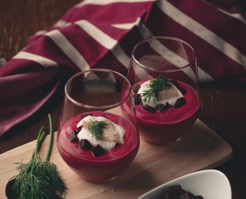 Rote-Bete-Creme mit Meerrettich und Räucherfisch