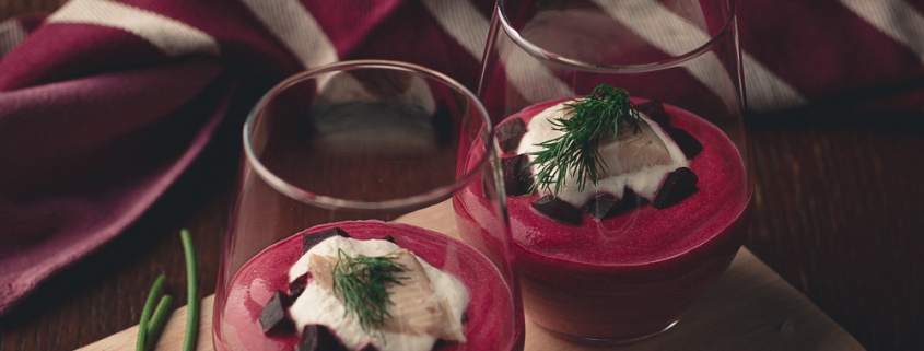 Rote-Bete-Creme mit Meerrettich und Räucherfisch