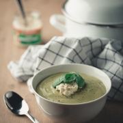 Cremige Spinatsuppe mit Meerrettich
