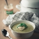 Cremige Spinatsuppe mit Meerrettich