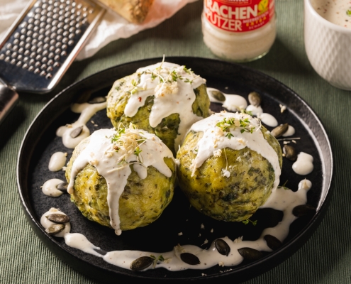 Vegane Spinatknödel mit Meerrettichknödel